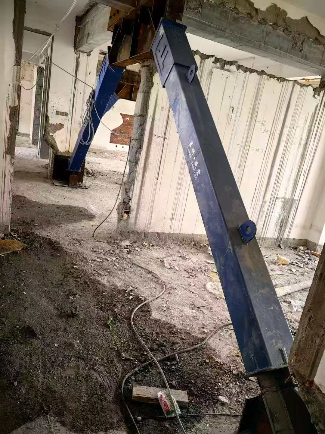 辽阳柱子粘钢加固施工工艺